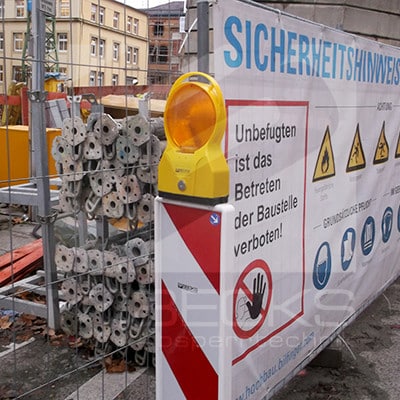 Bauzaun in Stuttgart Warnbake