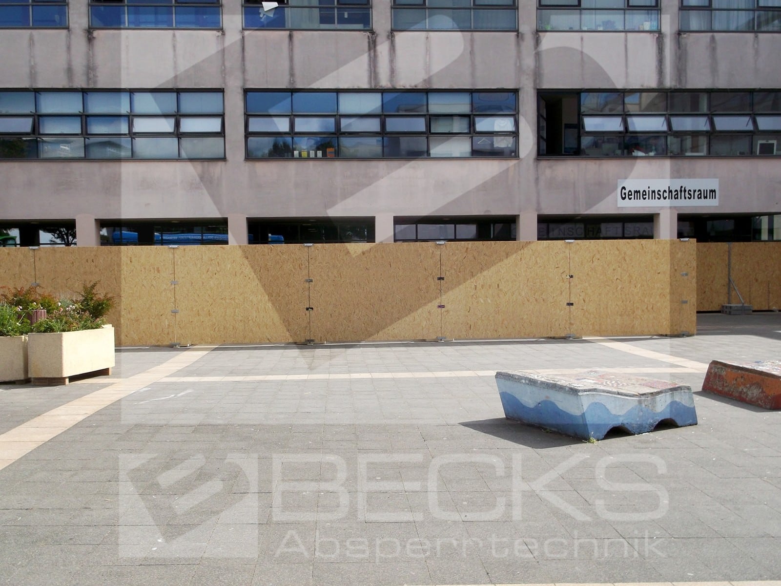 sauerlandzentrum_wiesbaden_holzzaun_news_1_230916 sauerlandzentrum wiesbaden holzzaun news 1 230916